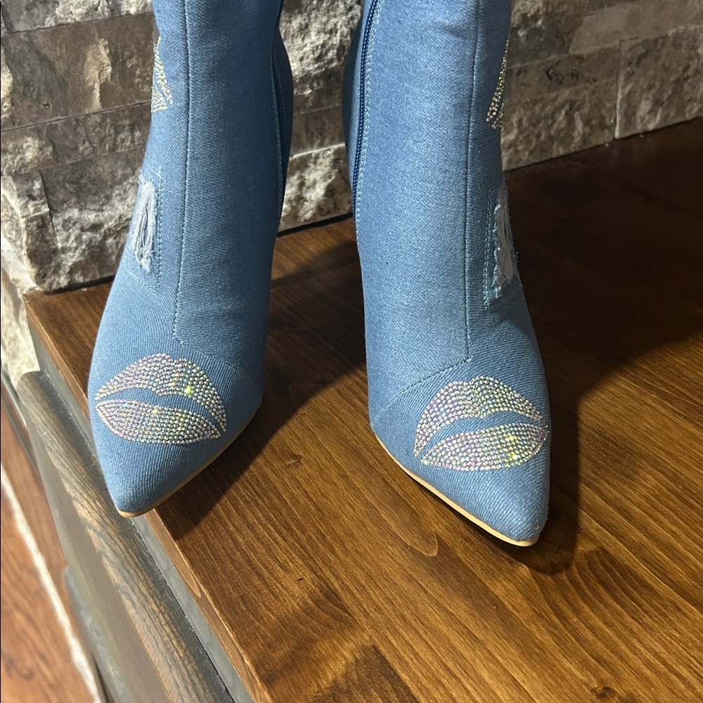 Barlan thigh-high blue distressed denim boots rhinestone lips. NIB size 7.5 - Picture 4 of 7